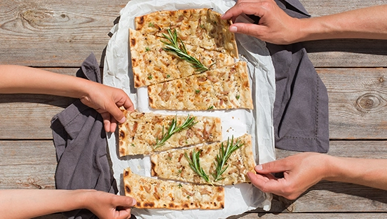 Gemütlicher Herbstabend mit Flammkuchen – so wird’s richtig lecker